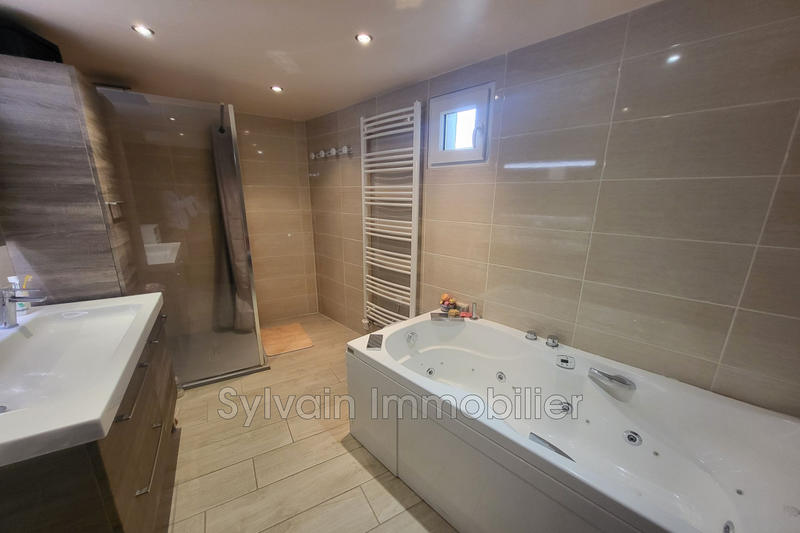 Propriété - 425 m² - 15 pièces