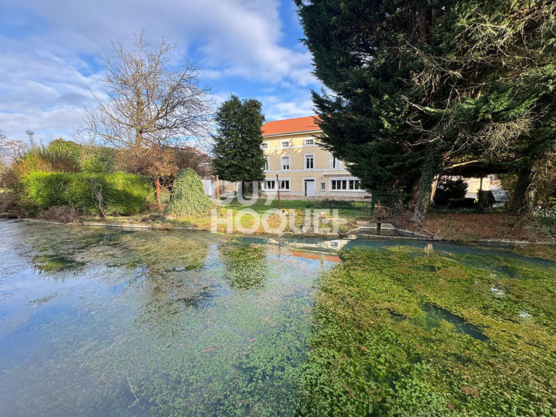 Maison - 256 m² - 6 pièces