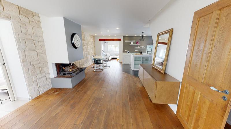 Maison - 305 m² - 5 pièces