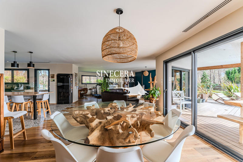 Villa - 198 m² - 8 pièces