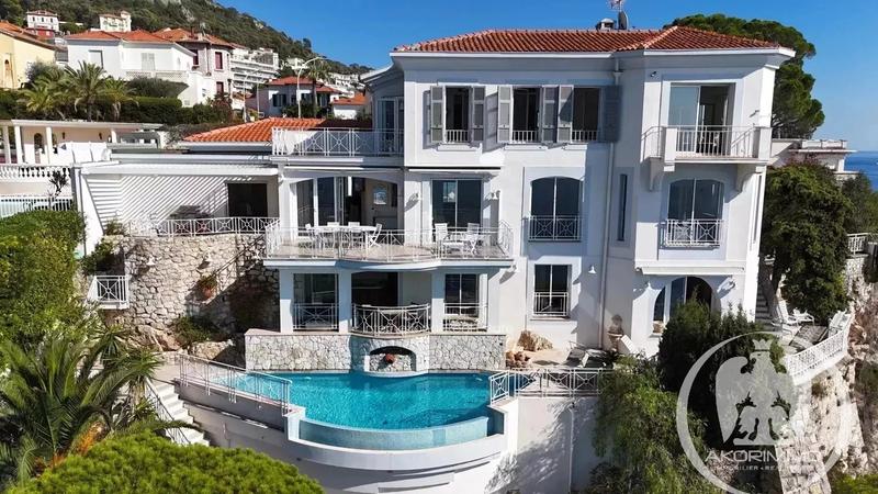 Maison - 320 m² - 9 pièces