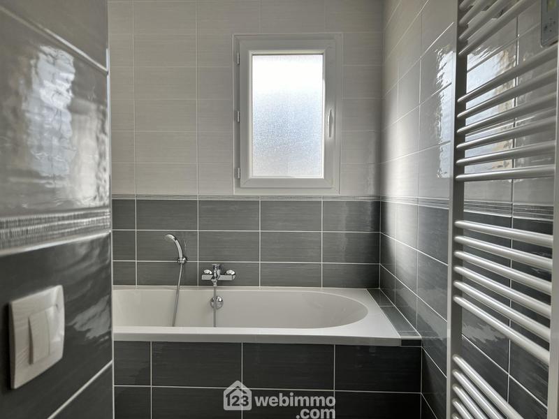 Maison - 90 m² - 5 pièces