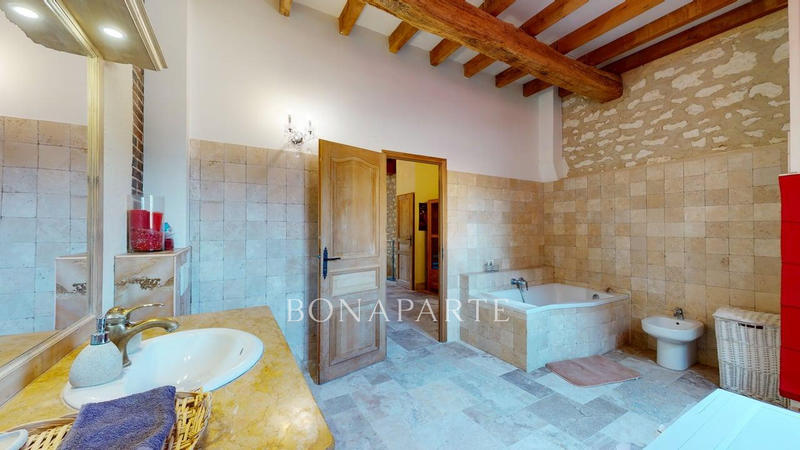 Maison - 280 m² - 7 pièces