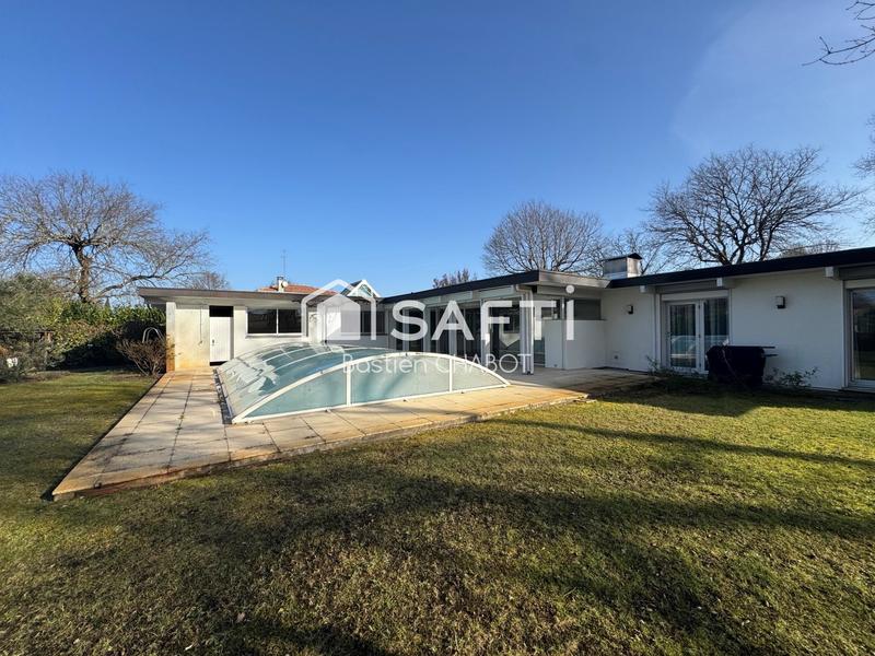 Maison - 252 m² - 6 pièces