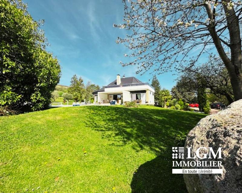 Villa - 288 m² - 6 pièces