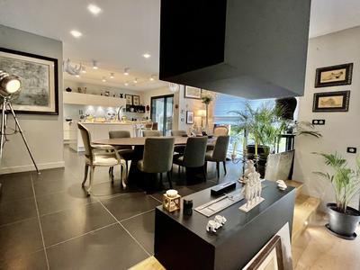 Maison traditionnelle - 212 m² - 7 pièces