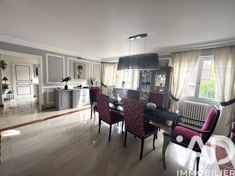 Maison - 180 m² - 5 pièces