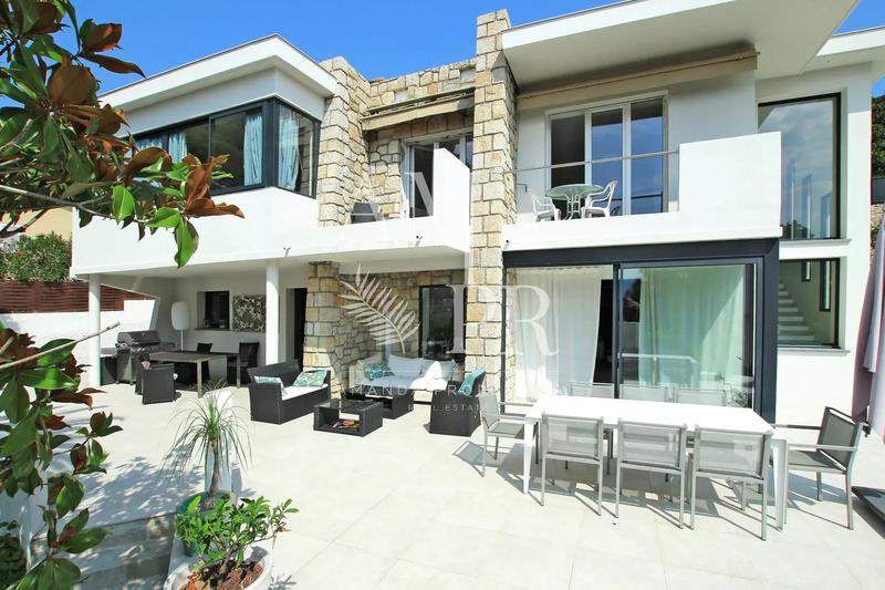 Villa - 233 m² - 7 pièces