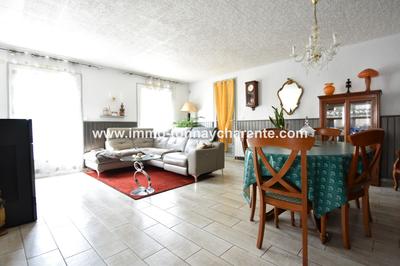 Maison - 303 m² - 12 pièces