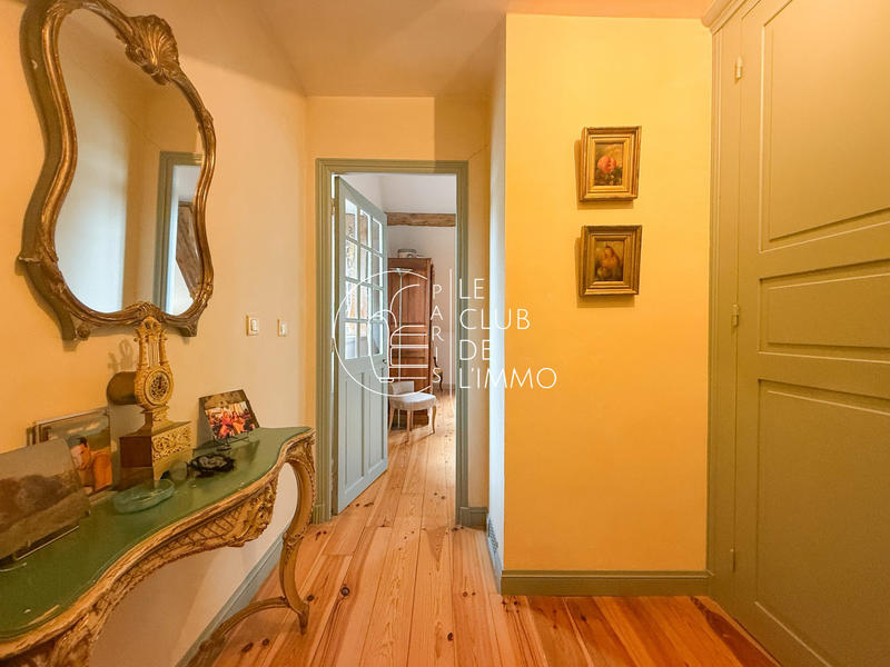 Maison - 280 m² - 10 pièces