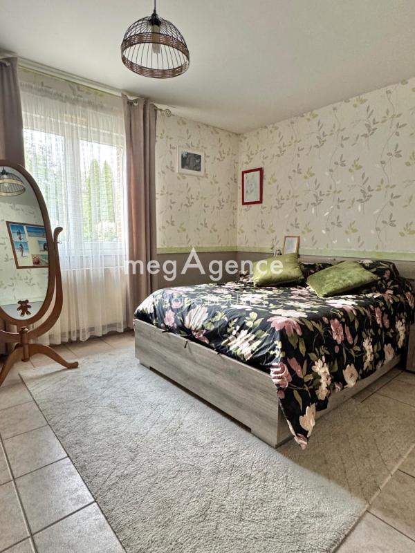 Maison - 180 m² - 8 pièces