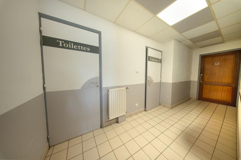 Fonds de commerce - Magasins - 241 m²