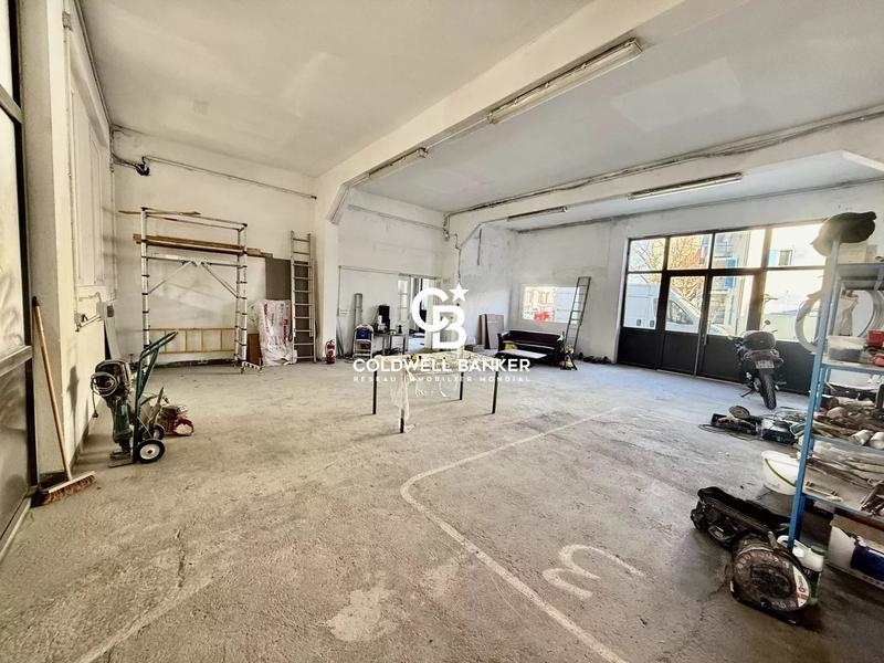 Local commercial - 250 m² - 4 pièces