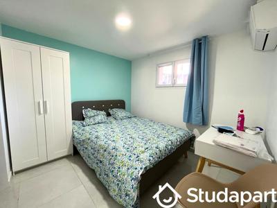 Chambre - 9 m² - 1 pièce