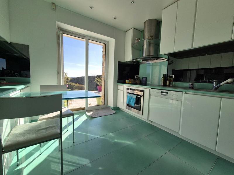 Maison - 245 m² - 7 pièces