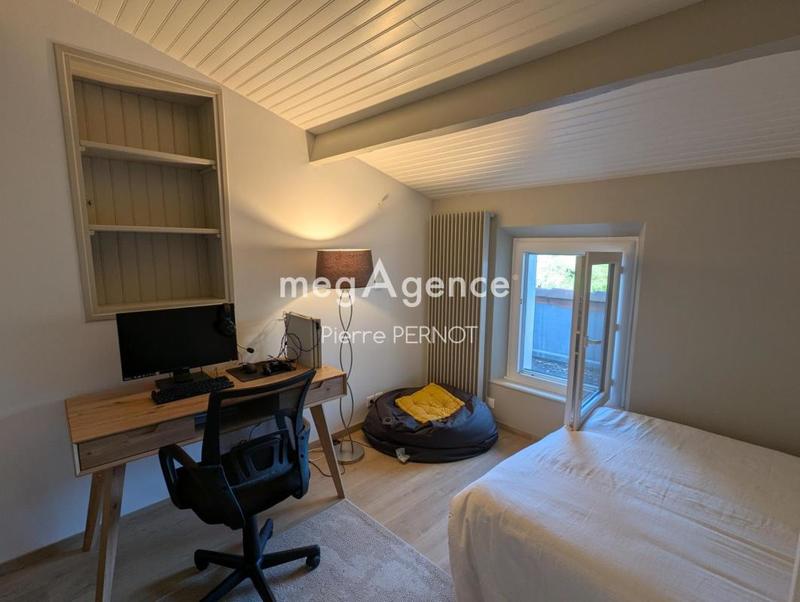 Maison - 240 m² - 8 pièces