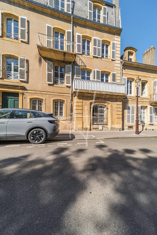 Appartement - 185 m² - 6 pièces