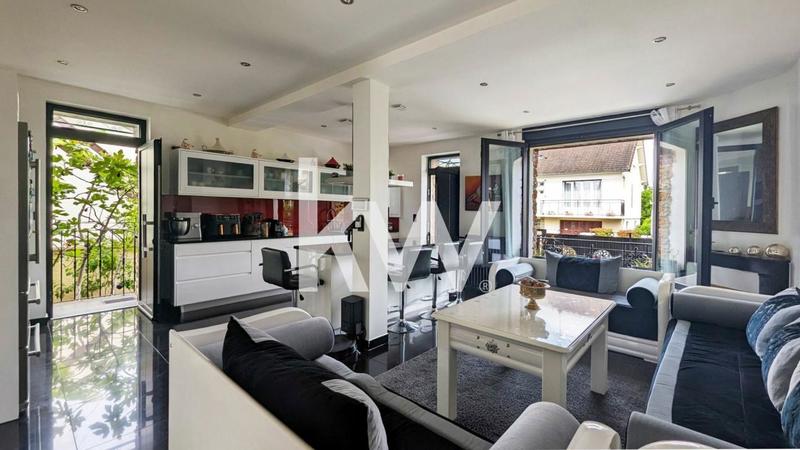 Maison - 251 m² - 9 pièces