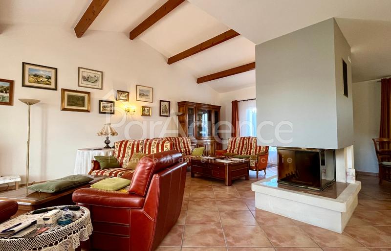 Maison - 202 m² - 6 pièces