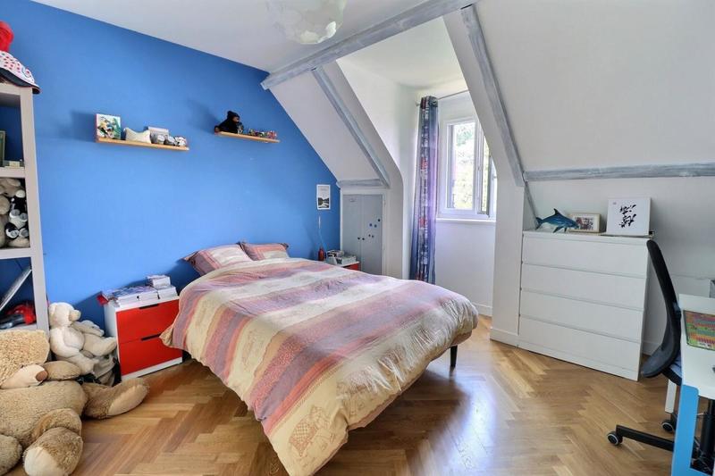 Maison - 230 m² - 7 pièces