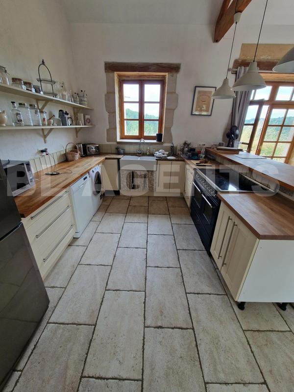 Maison en pierre - 200 m² - 8 pièces