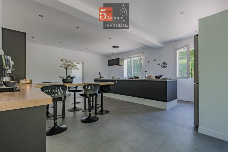 Maison - 450 m² - 9 pièces