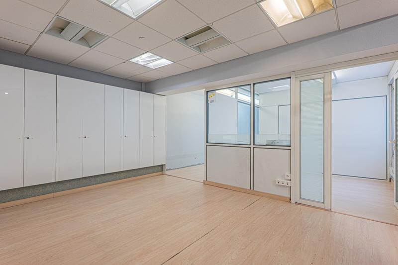 Local commercial - 150 m² - 5 pièces