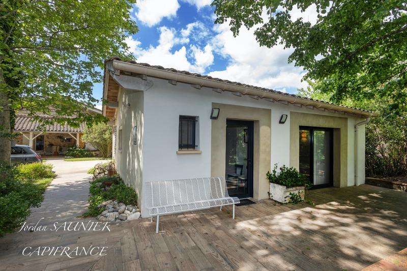 Maison traditionnelle - 317 m² - 9 pièces