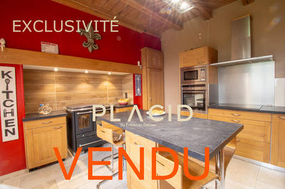 Maison - 242 m² - 6 pièces