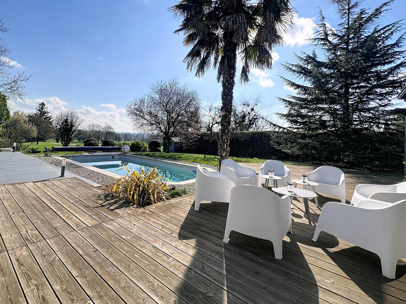 Maison - 222 m² - 6 pièces