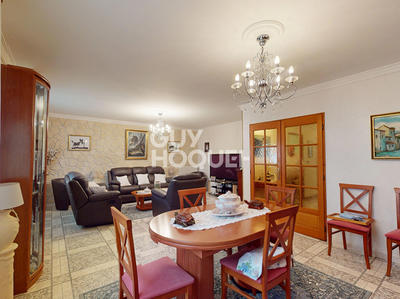 Maison - 213 m² - 16 pièces