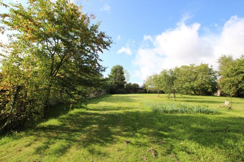 Propriété - 413 m² - 18 pièces