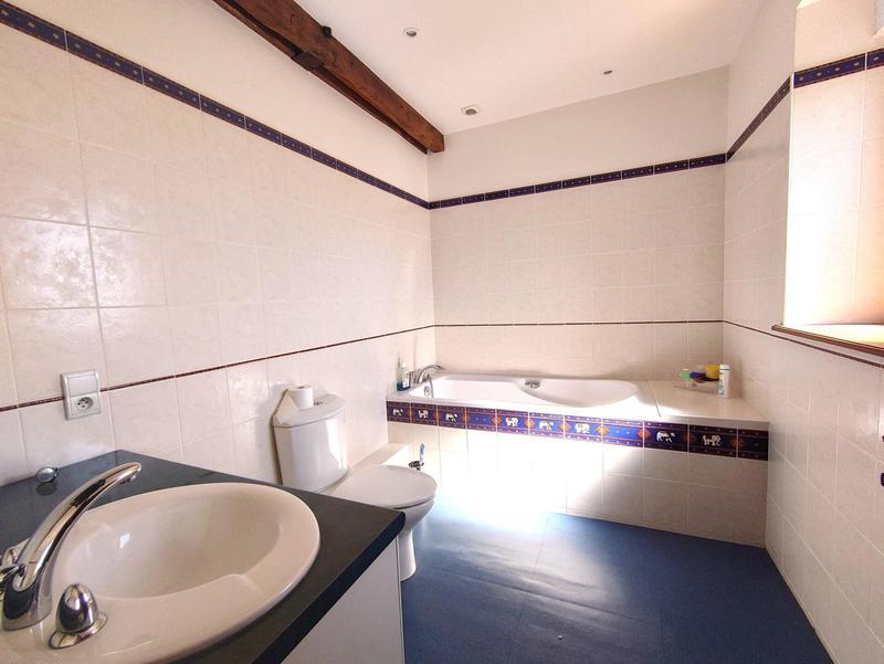 Maison - 246 m² - 8 pièces