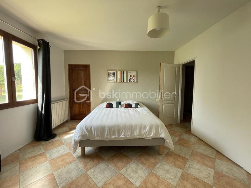 Maison traditionnelle - 270 m² - 7 pièces