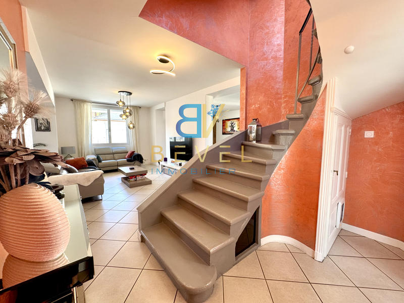 Villa - 238 m² - 8 pièces