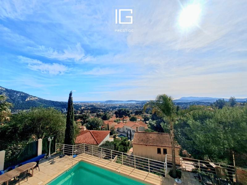 Maison - 311 m² - 10 pièces