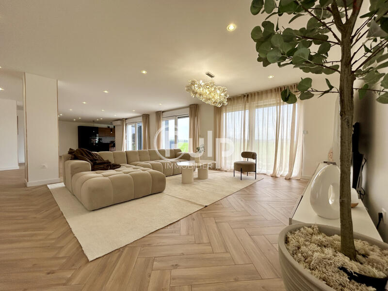 Maison - 194 m² - 6 pièces