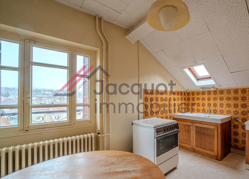 Maison - 182 m² - 9 pièces