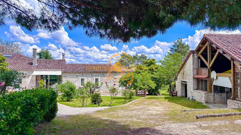 Maison - 187 m² - 8 pièces