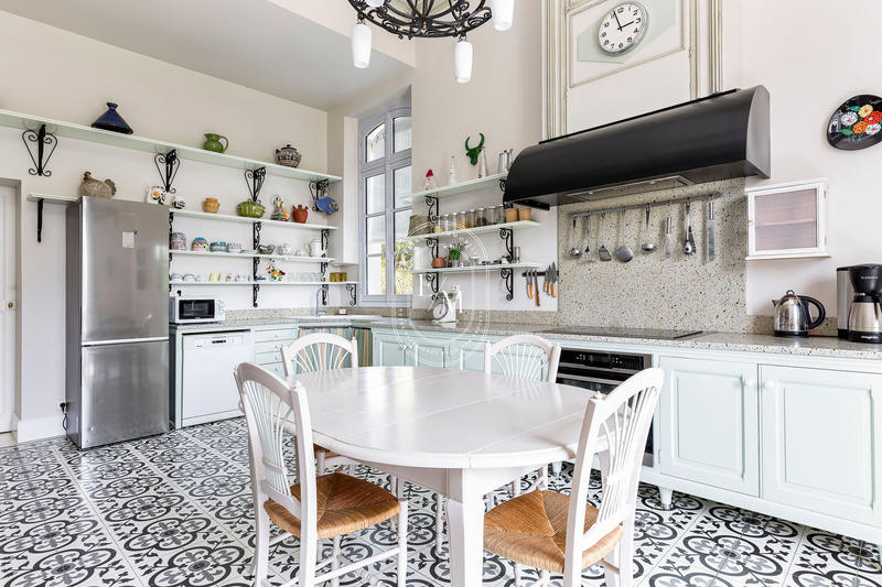 Maison - 448 m² - 13 pièces