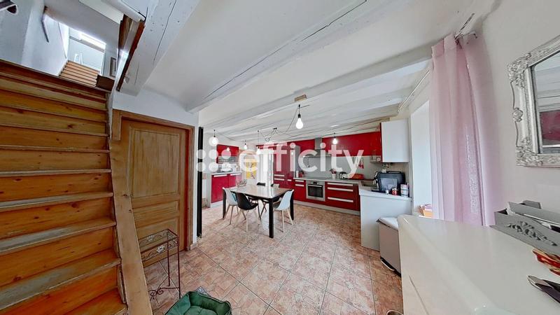 Maison - 245 m² - 10 pièces