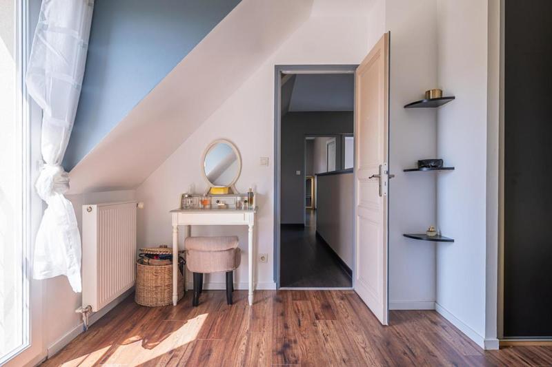 Maison - 260 m² - 8 pièces