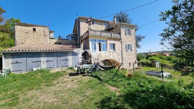 Maison - 150 m² - 9 pièces