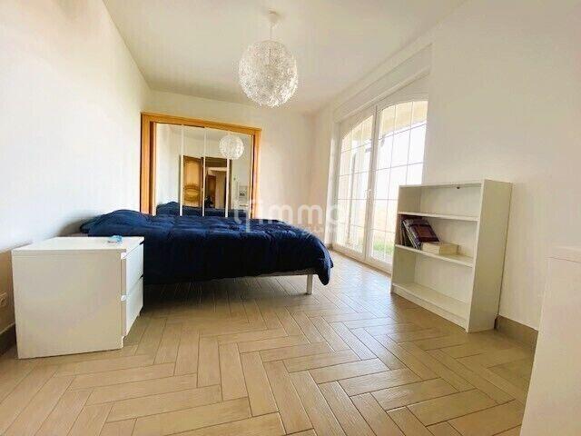 Maison - 210 m² - 6 pièces