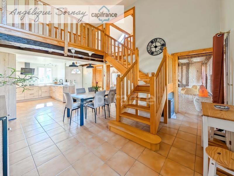 Maison - 270 m² - 9 pièces