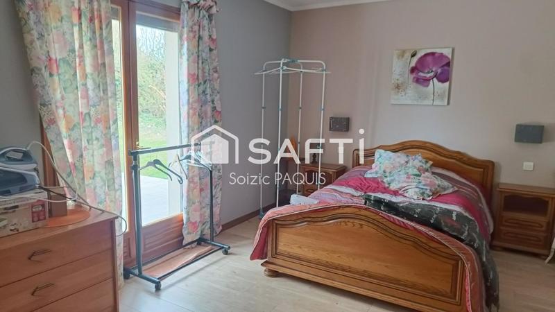 Maison - 240 m² - 8 pièces