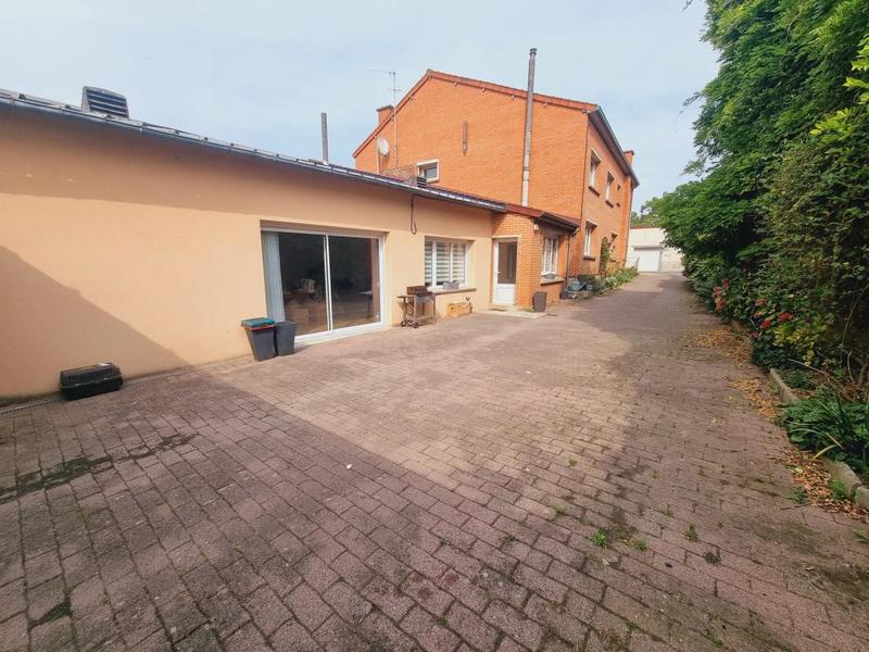 Maison - 270 m² - 10 pièces