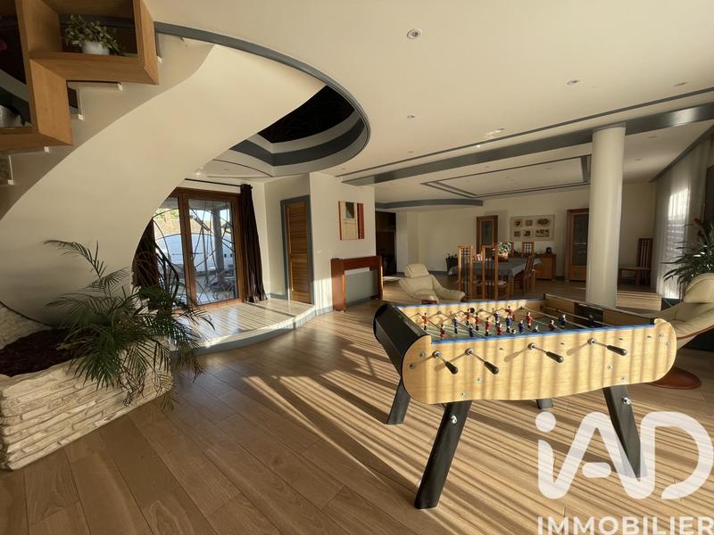 Maison - 237 m² - 10 pièces