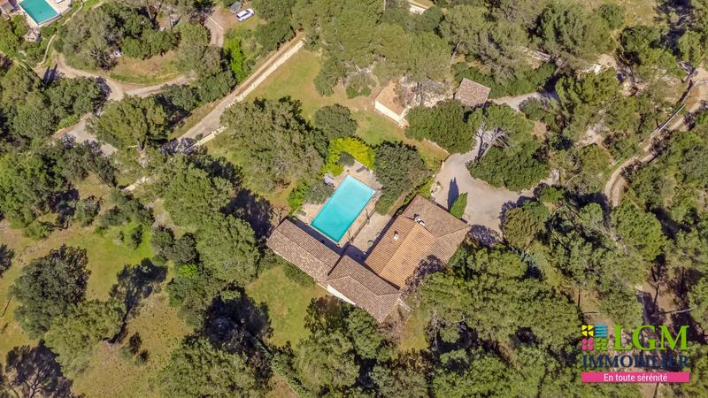 Villa - 250 m² - 9 pièces