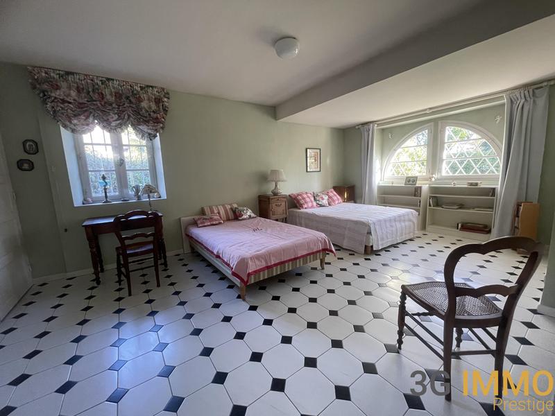 Maison - 220 m² - 6 pièces